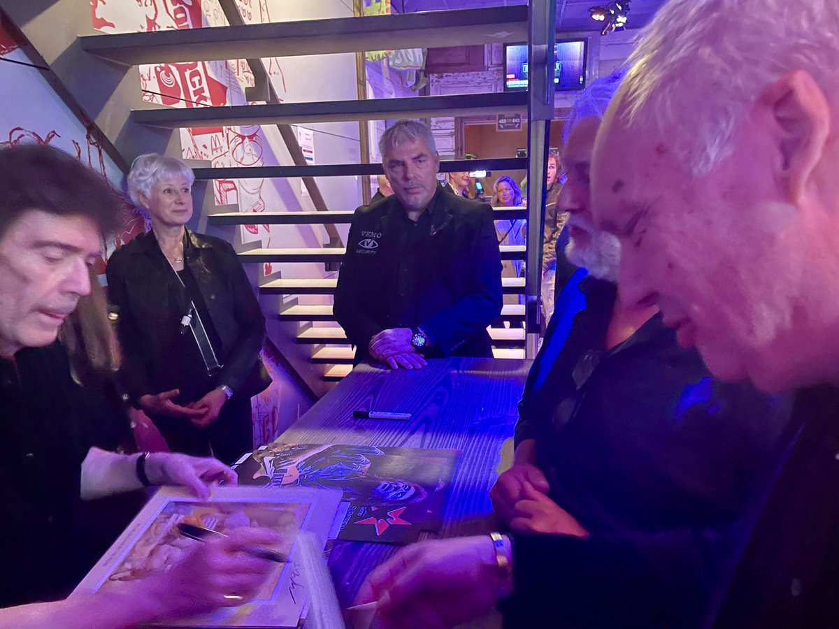 HACKETT JEWELS SIGNED Soundscaping 50 years of my life with his great music, I was lucky to meet Steve and Jo Hackett in the streets of Bergen op Zoom. After the show he signed some jewels. See you soon! @HackettOfficial