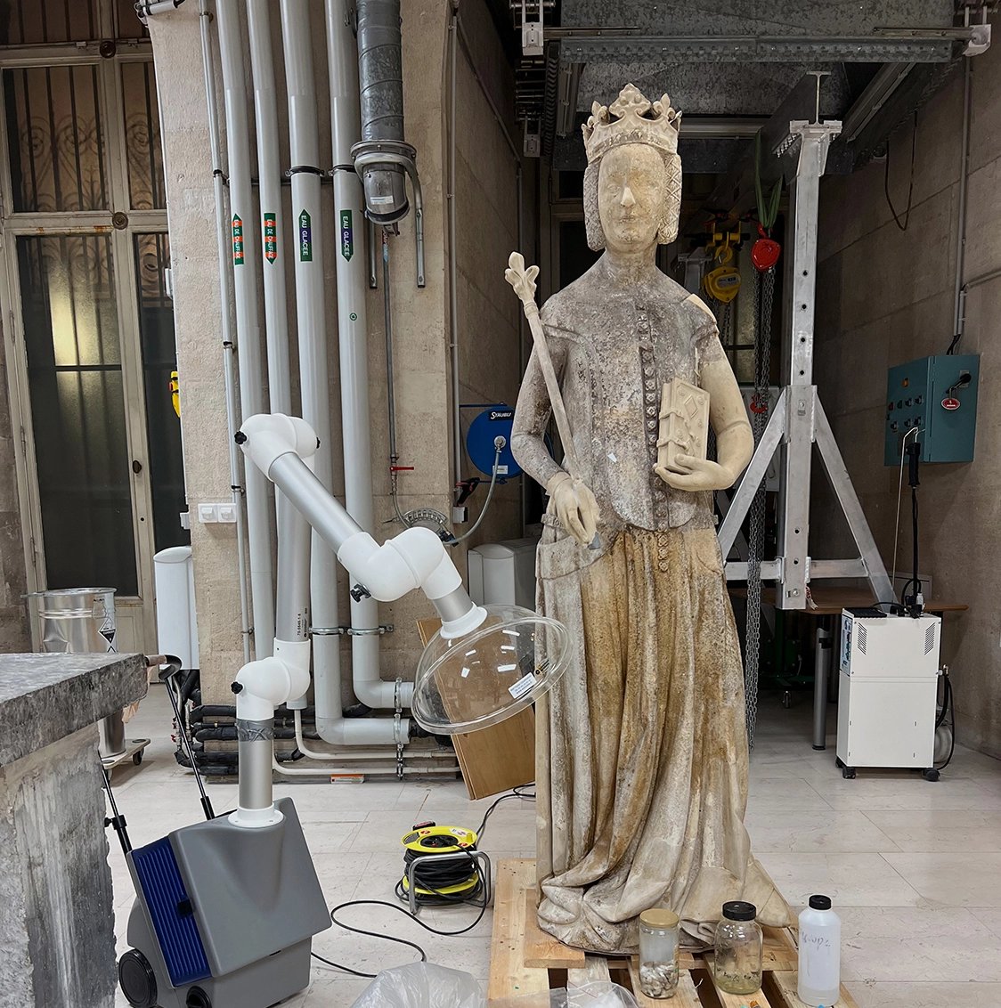 [#AuditoriumLouvre] 🗣️ Assistez à la conférence « La restauration des statues de Charles V et de Jeanne de Bourbon » par P.-Y. Le Pogam, conservateur au département des #Sculptures, A. Gérard, @c2rmf, et J. Vatelot, restauratrice. 📍 Le 3/11 à 12h30 👉 bit.ly/3gqnC1T