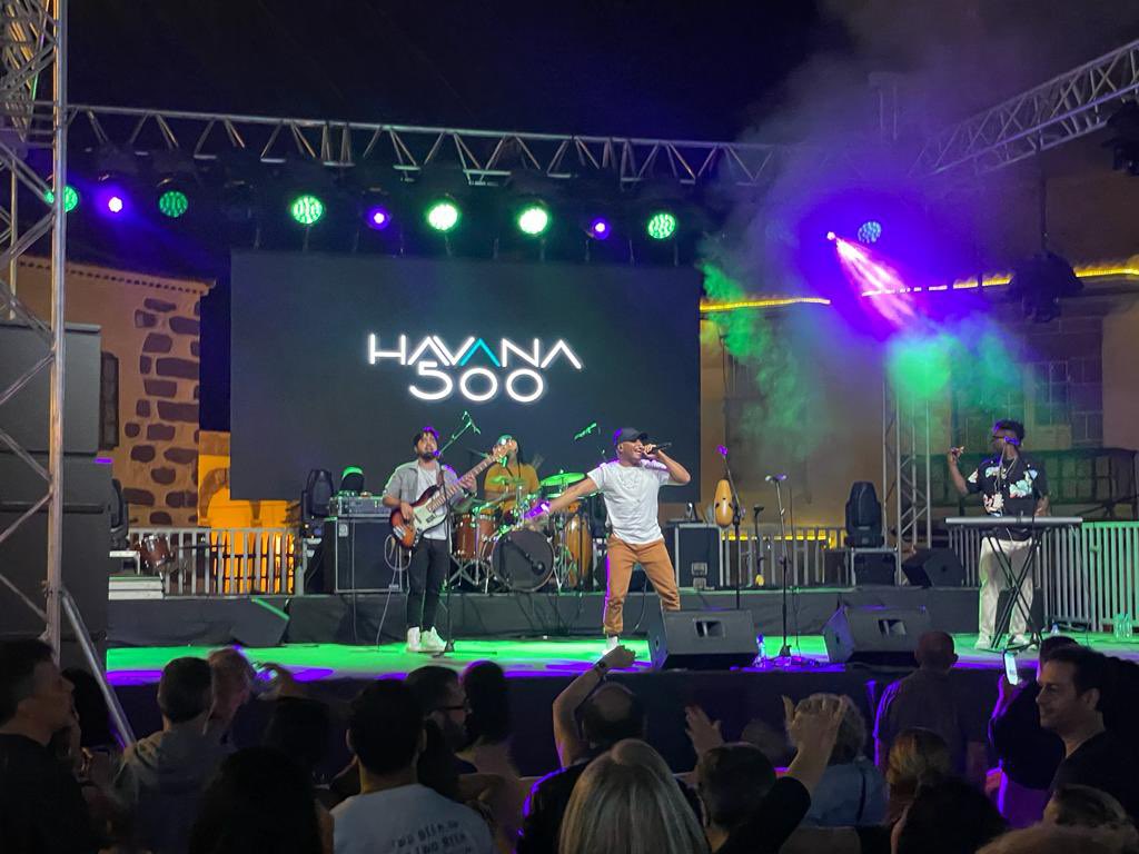 hectorjsuarez's tweet photo. Y si algo brilló anoche en San Juan con luz propia fueron los 4 grupos que hicieron bailar y disfrutar a TOD@s!! 🙌🏼🙌🏼 Muchas gracias por este gran éxito 👏👏👏🎶🎶 https://t.co/HlPXTSnB7G