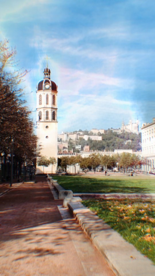 Lyon est une ville de rêve , une cité lumière 🦁Lyon is a city of dreams, a city of light 🇨🇵🦁🇨🇵🦁

#lyon #lyon2 #flowertree #lyontourisme #jeonghwachoi #fourviere #placebellecour #lyonnais #auvergnerhonealpes #lyonjetaime #lyonmaville #sortiralyon #kat… instagr.am/reel/CkStFPGjr…