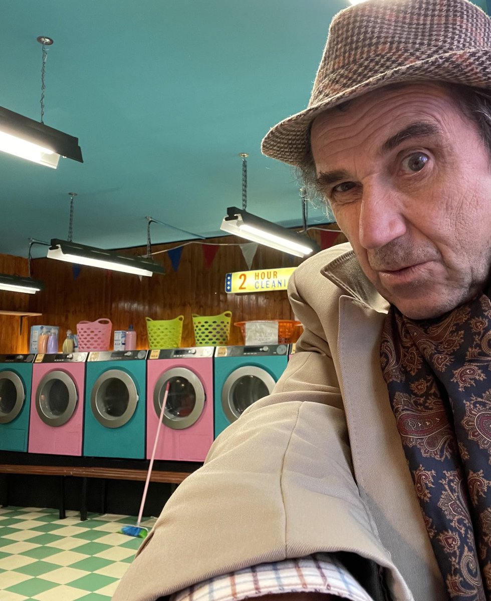 1phildaniels's tweet photo. Get yourself a transistor radio ,get round the laundrette!
2pm today
Straight off the peg @BHouseRadio
@NickiDonohoe https://t.co/f9t6uhqgkX