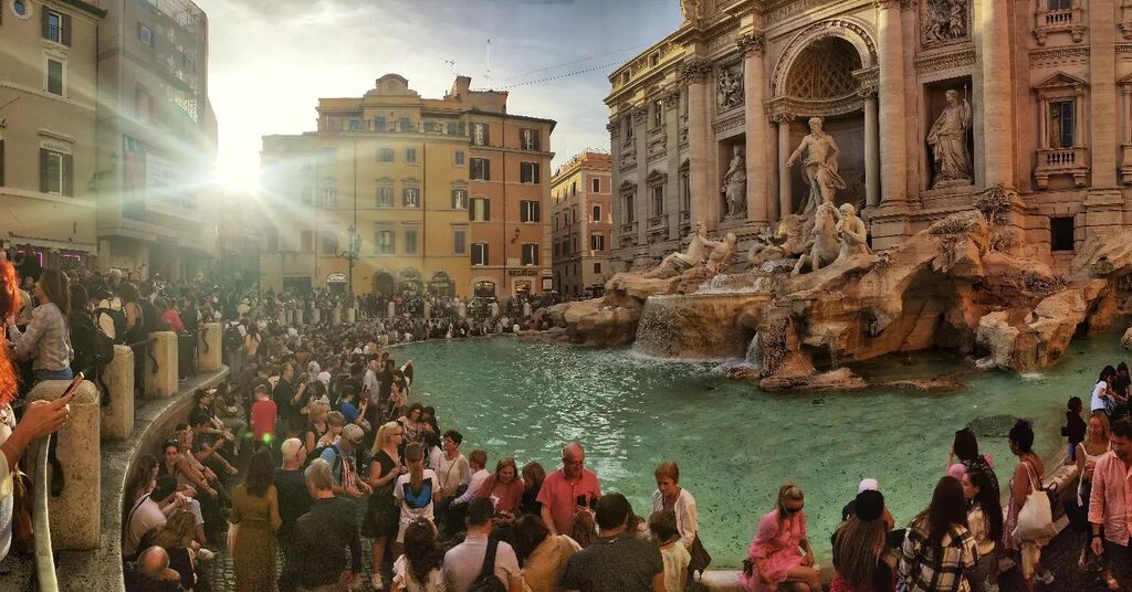 TMaikousis's tweet photo. This is how busy is Fontana di trevi at noon, off seazon. I photographed it using a Xiaomi Poco X3 NFC
I also had my big fat  DSLR with me...
.
.
.
.
.

@xiaomi.greece
@xiaomi.global
#fontanaditrevi #italy
#xiaomi #pocox3nfc
#water #building  #bodyofwate… https://t.co/Q0HWX6XOMN https://t.co/netXUrsenD