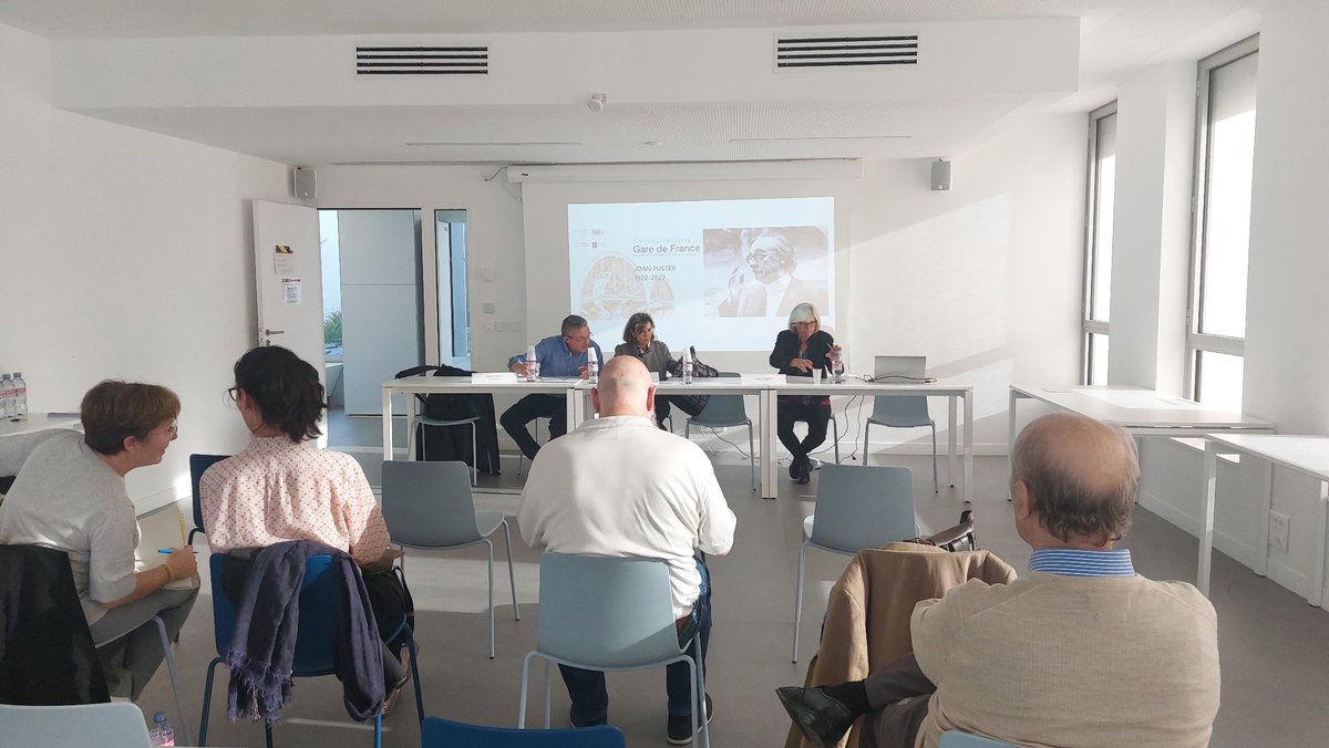 albaarso's tweet photo. Ahir a la Universitat Paris 8 de Saint-Denis va tenir lloc el seminari sobre Joan Fuster amb motiu del seu centenari. Moltes gràcies als ponents i a l'organització per oferir-nos la possibilitat d'assistir als col·loquis! https://t.co/8693qa4csu