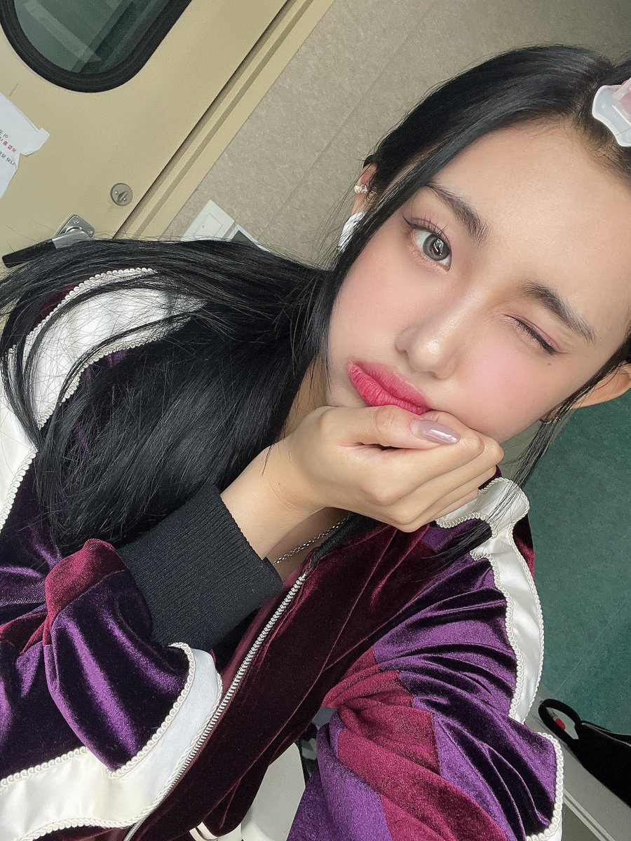 juri0527desu's tweet photo. #everglow #MAVOTE https://t.co/A7agzeX7PJ