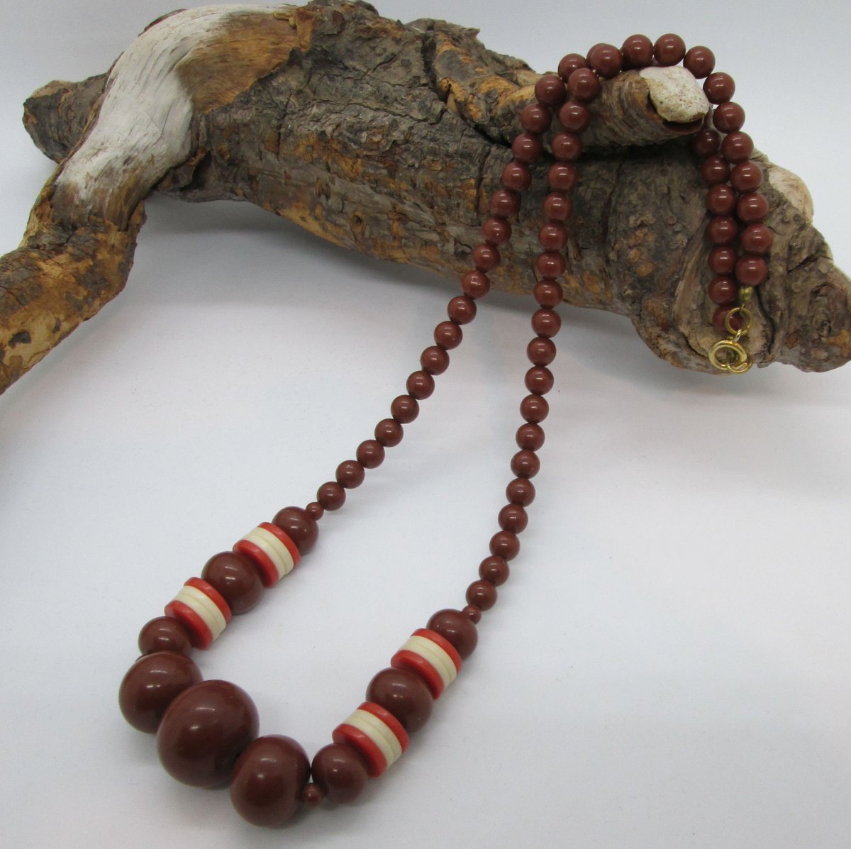 AlynsAttic's tweet photo. Graduated Lucite / Plastic Bead Necklace Brown 1970's / 1980's #necklace #necklet
β€ https://t.co/hHH2atUpOs https://t.co/WDjbPApUk1