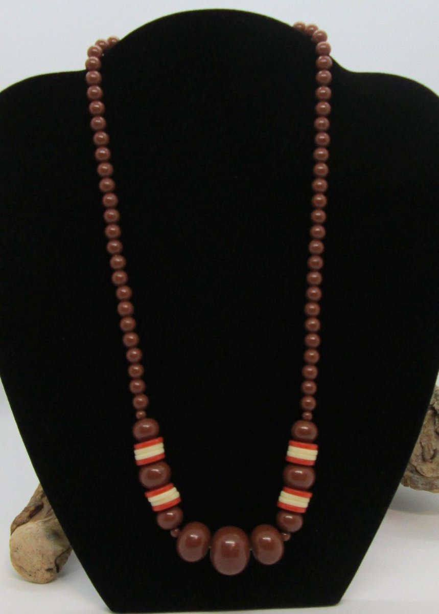 AlynsAttic's tweet photo. Graduated Lucite / Plastic Bead Necklace Brown 1970's / 1980's #necklace #necklet
β€ https://t.co/hHH2atUpOs https://t.co/WDjbPApUk1