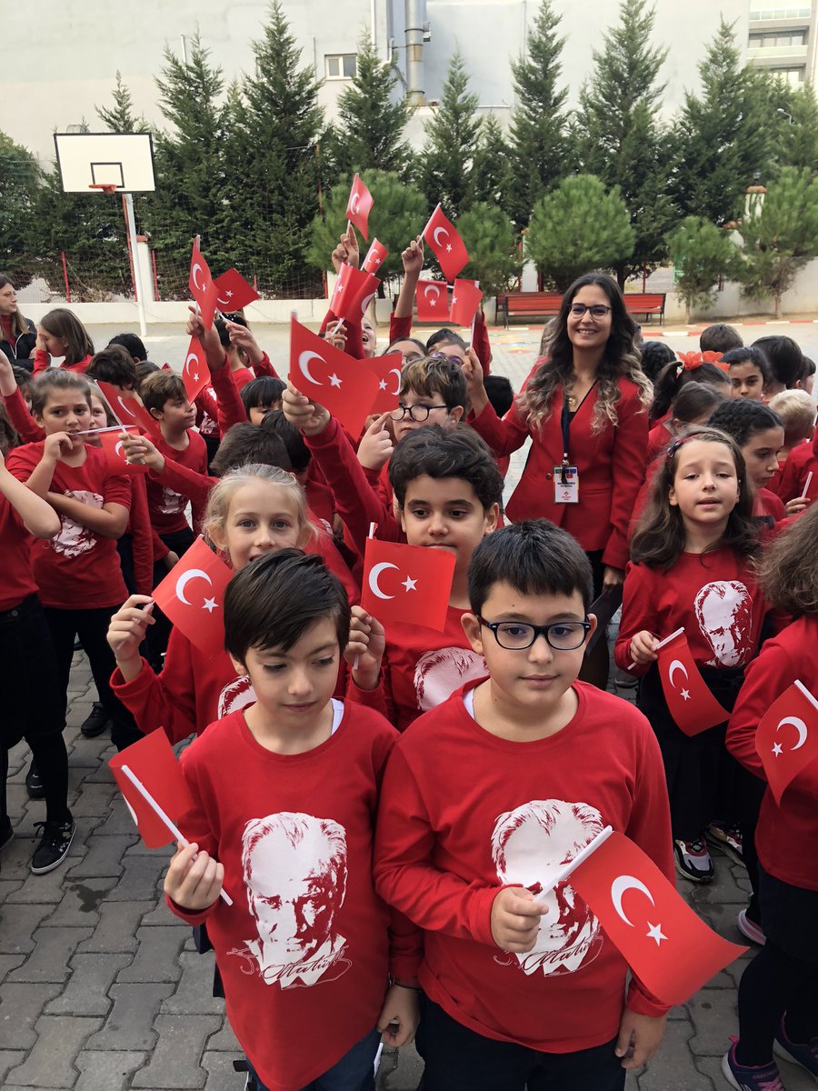 29 Ekim Cumhuriyet Bayramı kutlu olsun!👏🇹🇷 Yaşasın Cumhuriyet 🎉🎊