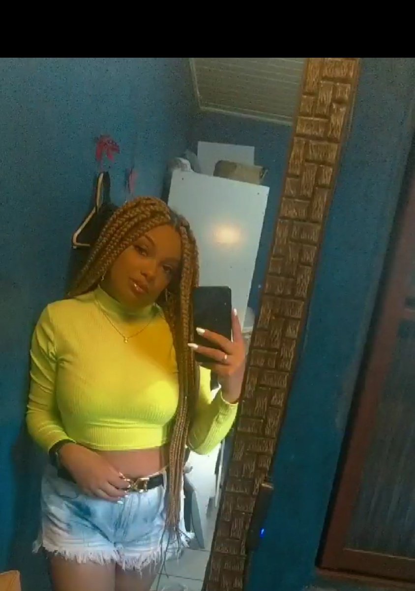 GreiceMarques4's tweet photo. Tô gostando mais e mais de mim 🎤🤤😻
#tipo4 #afro #afronte #afrohair #afrogirl😅✌🏾 #africanizeoficial #belezanegra #negraempoderada #boxbraidsoficial #braids
😻😻😻😻😻😻😻✊🏾👑 https://t.co/v7P8DEpoLS