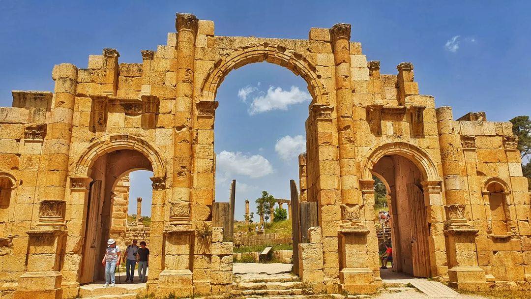 axisdmc's tweet photo. The ancient city of Jerash recorded this week the highest daily  visitors entry rate since the start of the corona pandemic, according to a statement by Jerash Tourism Directorate. 

#jerash #news #jordan #travel #highestrecord #visitors #oldcity #ruins #archeology https://t.co/7kbiw9A9Ol