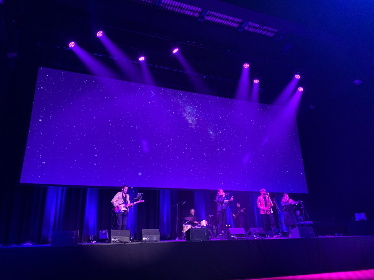 The conveners singing A Whole New World to kick off the Gala dinner ‘To Infinity and Beyond’ 💫 ⭐️ #RANZCR2022