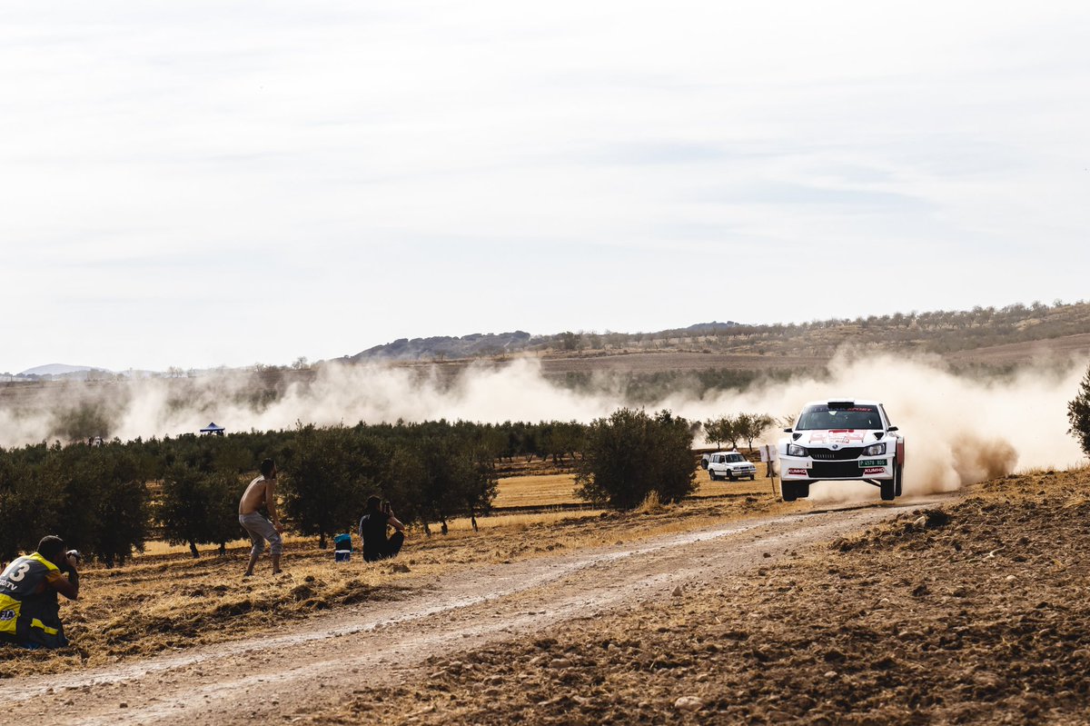 CERT_Rallycar's tweet photo. Oriol Gómez / José Murado, Mikko Heikkilä / Samu Vaaleri y @NaniRoma / @AlexHar23 se anotan los tres primeros tramos.

📊 @RallyeGranada
🔚 ⏱3️⃣
1️⃣ Mikko Heikkilä
2️⃣ @NaniRoma +24.0
3️⃣ Oriol Gómez +31.2
4️⃣ Daniel Alonso +43.5
5️⃣ @cocozeballosok +45.5

#CERTRallycar 🇪🇸 https://t.co/vE1VJHUS7F