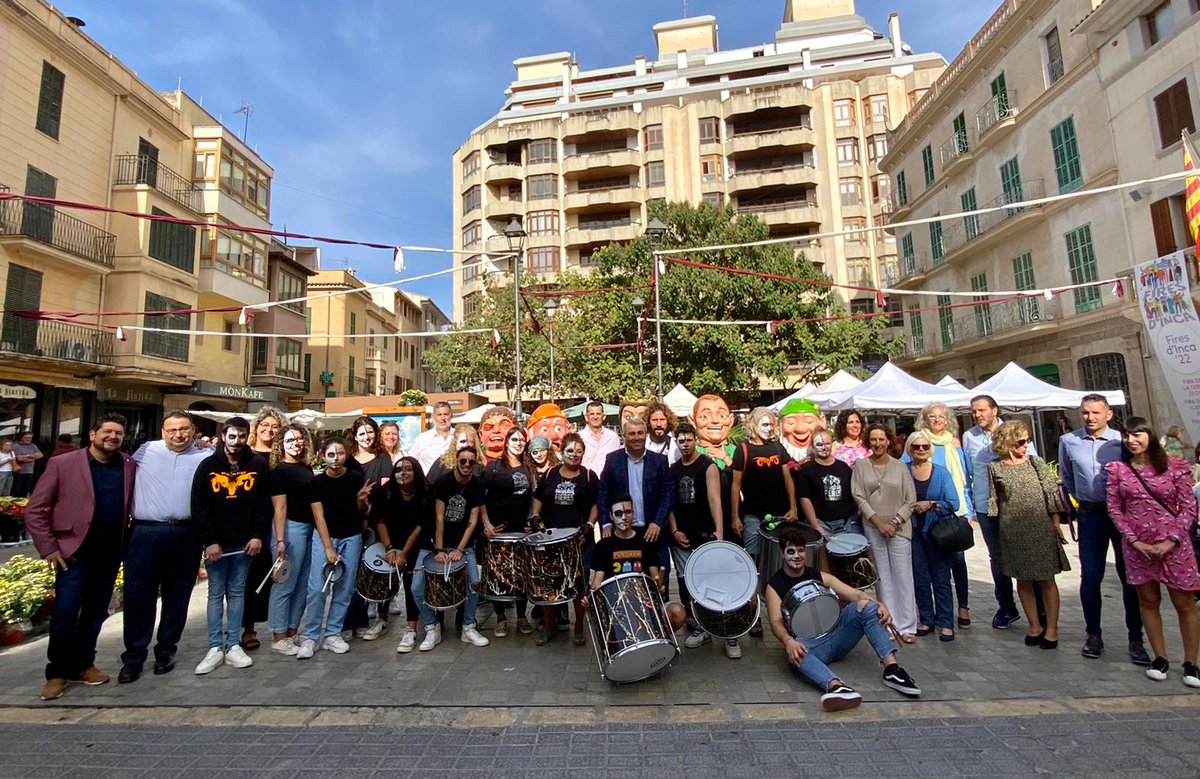 Virgilio_Moreno's tweet photo. Encetam la 2a Fira a @incaciutat! Vine a gaudir de #Creativissim a la @FabricaRamis i de totes les activitats de la fira de l'Oci i l'Esport. #OrgullInquer https://t.co/amgdwxTwKM