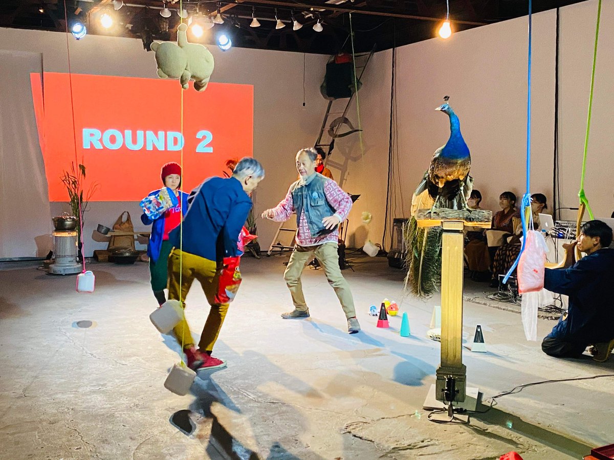 sobakasuYoshika's tweet photo. 札幌公演は明日最終日です〜
緊張しながらPCのスペースキーを連打して映像を出しています！

「RUNAWAY」
 ＊札幌公演@なえぼのアートスタジオ
2022年10月30日（日）14時～
 ＊砂川公演@砂川地域交流センターゆう
日時:2022年11月9日（水）19時〜

料金:　
一般3,000円
学生2,000円　
中学生以下500円 https://t.co/0JddNKC4P5