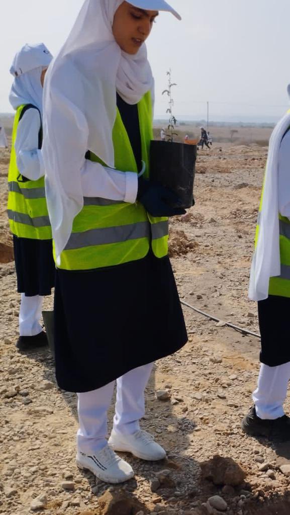 Moe1615R's tweet photo. تزامنا مع الاحتفال بيوم الشجرة ،قامت مجموعة من مدارس قريات بالمشاركة في  مبادرة ظلال التابعة لفريق (بصمتنا غير )  والتي استهدفت زراعة (١٥٠٠ شجرة برية )في محمية رأس الشجر الطبيعية التابعة للولاية .
كل الشكر والتقدير لفريق (بصمتنا غير ) على هذه المبادرة الجميلة 🌿 https://t.co/0STNYlolV8