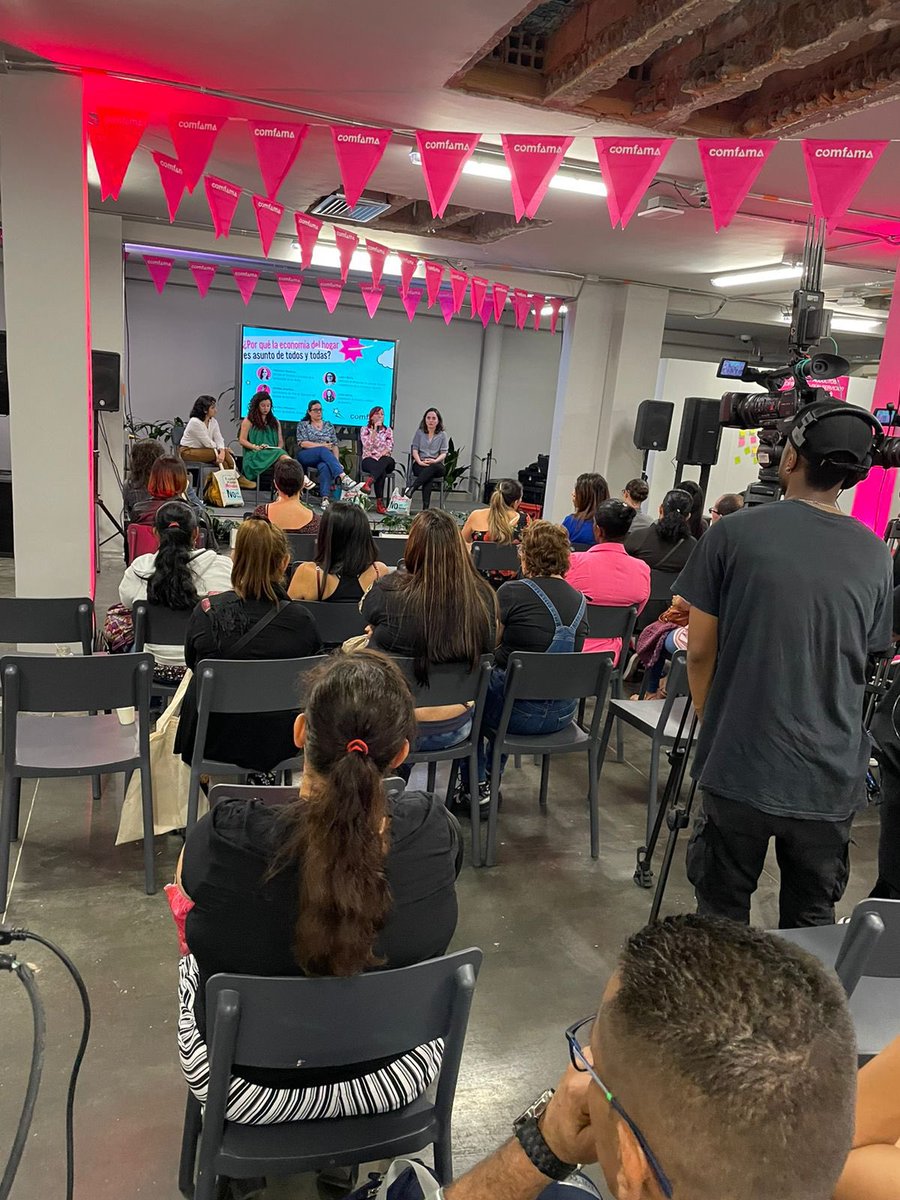 I_commute_too's tweet photo. En el evento #lastesasdelhogar presentando a las trabajadoras domésticas de Medellín el proyecto Invisible Commutes. Veanlo aquí https://t.co/stR8txMOng Gracias #confama por la invitación @Empleadas_hogar @EmpleadasDel @UtrasdSindicato https://t.co/F3m4OEYYAY