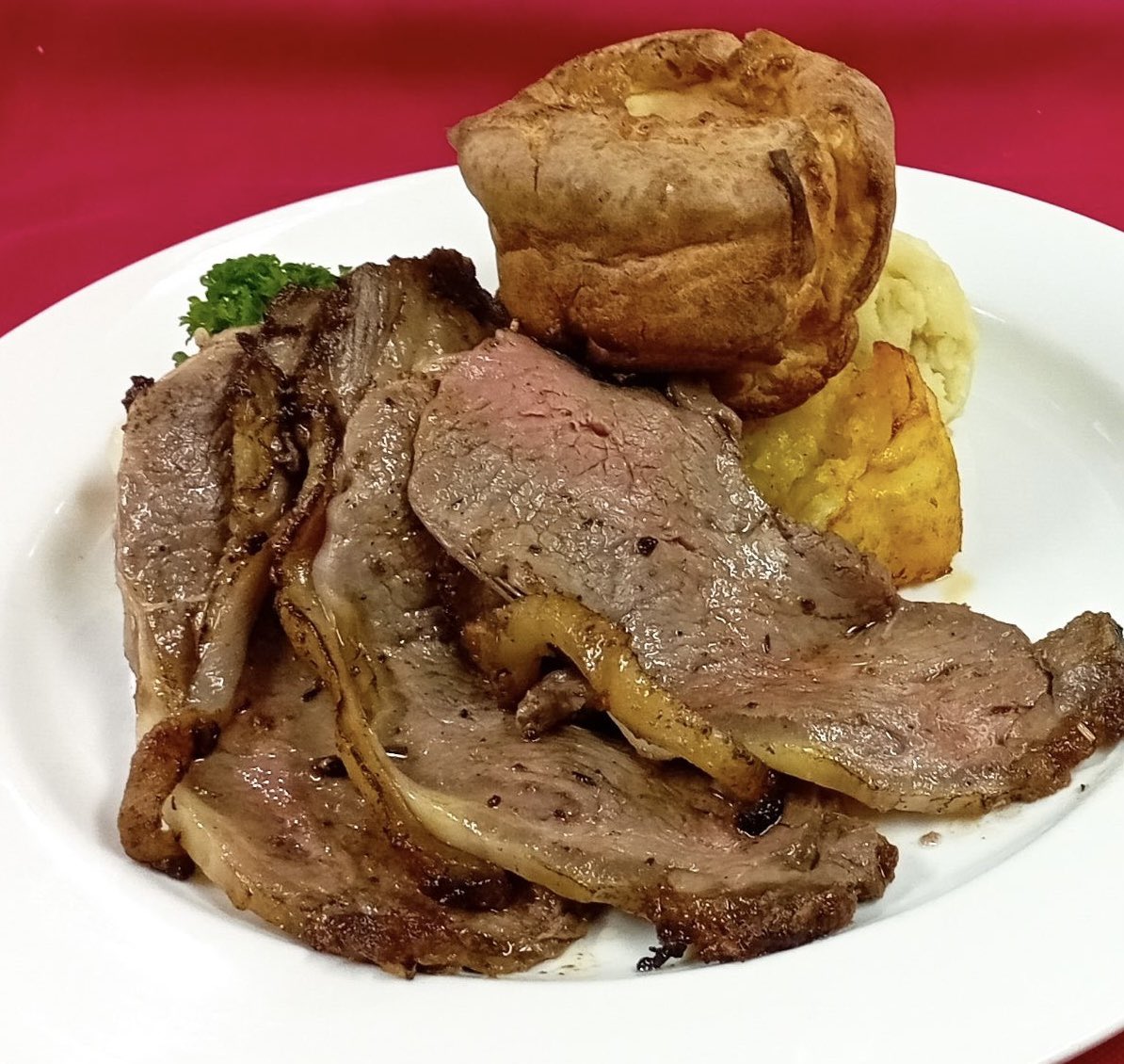 BlarneyStoneBkk's tweet photo. Great Roast Beef! Lamb, Pork or Half Roast Chicken also available‼️
#weekendroast #theblarneystonebkk #bangkok #NANA https://t.co/MWkkpwFg0F