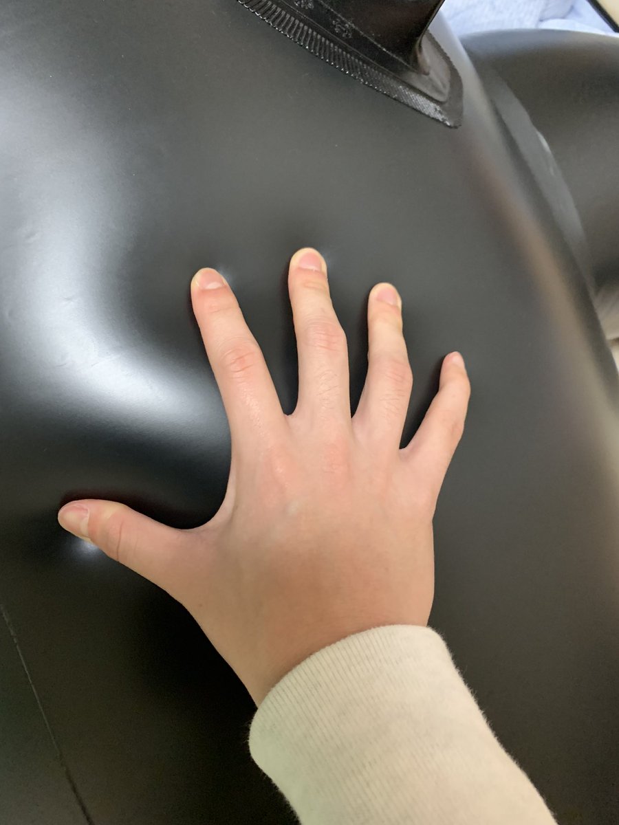 inflatable3860's tweet photo. プロフでポッパーに限りなく近いノンポッパーと書きましたが正確にはパンパンに膨らませてそれに乗ってギリギリを責めるのが好き
なのでそれが原因でお気に入りに穴開けちゃうこともしばしば...
ギリギリを責めるのが好きなくせに
空ビ→割ったら勿体ない
風船→割れるの超怖い
のでノンポッパーです https://t.co/sQGKHPY1i4