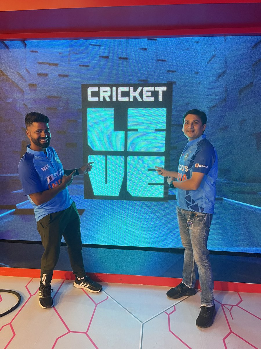 virat18superfan's tweet photo. Throwback and inspiration from Captain Cool and wishing more runs from @virat.kohli in the #T20WorldCup. 

Can’t wait for the super Sunday clash vs South Africa. Let’s rock it tomorrow @starsportsindia 

#StandwithBlue #TeamIndia #ViratKohli https://t.co/TGU0SGFohv