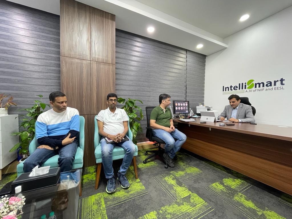 Intelli_Smart's tweet photo. Our town hall is an ongoing process designed to cut through rungs to connect the management and the people. It’s a platform to share queries, exchange views, and most importantly, better understand the organization.

#townhall https://t.co/arsxp40IQg