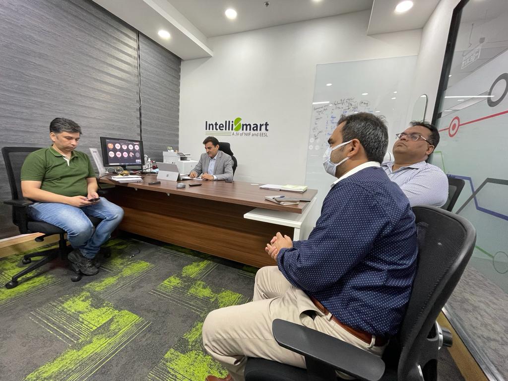 Intelli_Smart's tweet photo. Our town hall is an ongoing process designed to cut through rungs to connect the management and the people. It’s a platform to share queries, exchange views, and most importantly, better understand the organization.

#townhall https://t.co/arsxp40IQg