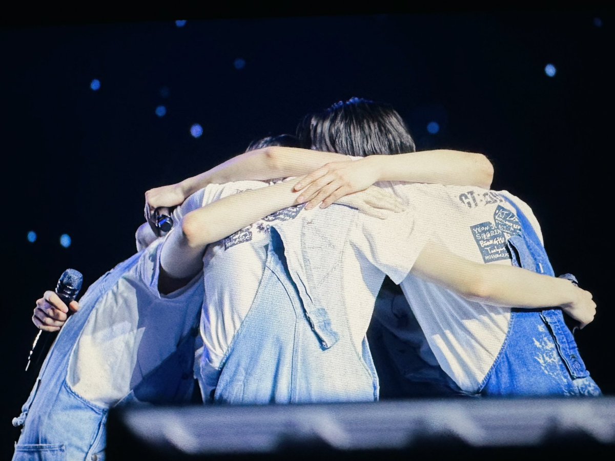 S2soobinS2's tweet photo. 야채튀김 튀길때 연준이 표정봐..🥺 https://t.co/8ErnWZ3gaJ