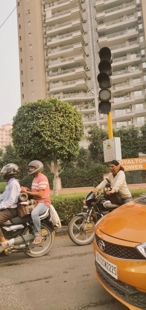 amit0076's tweet photo. @gurgaonpolice @TrafficGGM @police_haryana @cmohry @anilvijminister @DGPHaryana Dlf phase 5 traffic light not working for months https://t.co/jyrM1frmZM