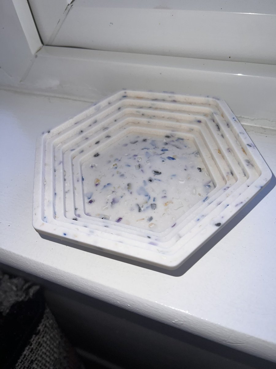 _SLW_98's tweet photo. handmade jesmonite products.
Trinklet trays(oval, square, round)
Coaster sets
Heart shaped coasters
Candle holders
All products are water and heat proof. 
All products are custom made to your preferences. Prices vary for all product.
Feel free to message me for more information. https://t.co/y6u0ub3tmb