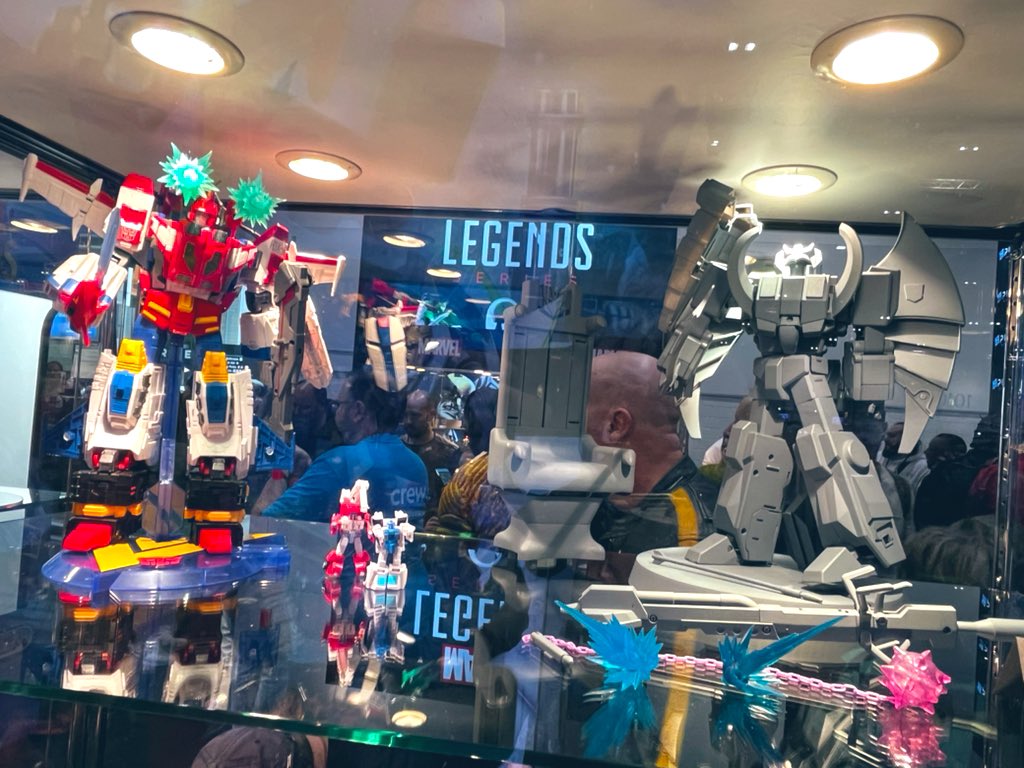 SixoTF's tweet photo. Here’s Haslab Deathsaurus on display at #MCMComicCon https://t.co/LO5QqeftiC