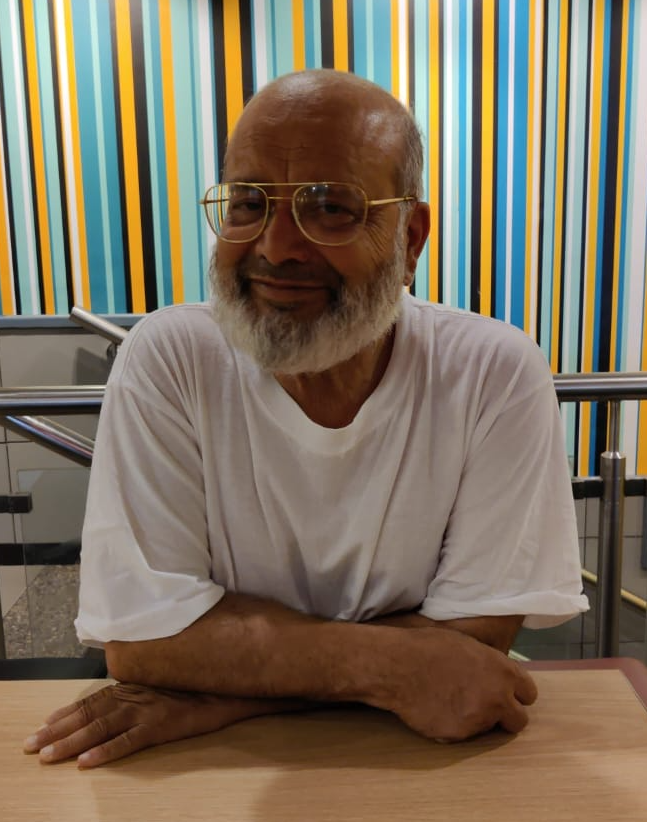 Here is our client Saifullah Paracha, formerly the oldest prisoner in Guantanamo Bay at 74yo, having a cup of tea in McDonalds in Karachi this morning. A belatedly happy day (he should never have been kidnapped & locked up 18 yrs ago)... @3DC_org @mahermark123 @dontspyonmeNYPD