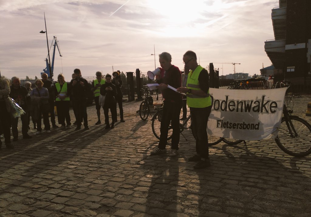 Dodenwake voor Nathalie Lacave.😢🫂
<a href="/wegenenverkeer/">Agentschap Wegen en Verkeer</a>

@fietsbult1
<a href="/FietsersbondBE/">Fietsersbond</a>
#GoForZero
