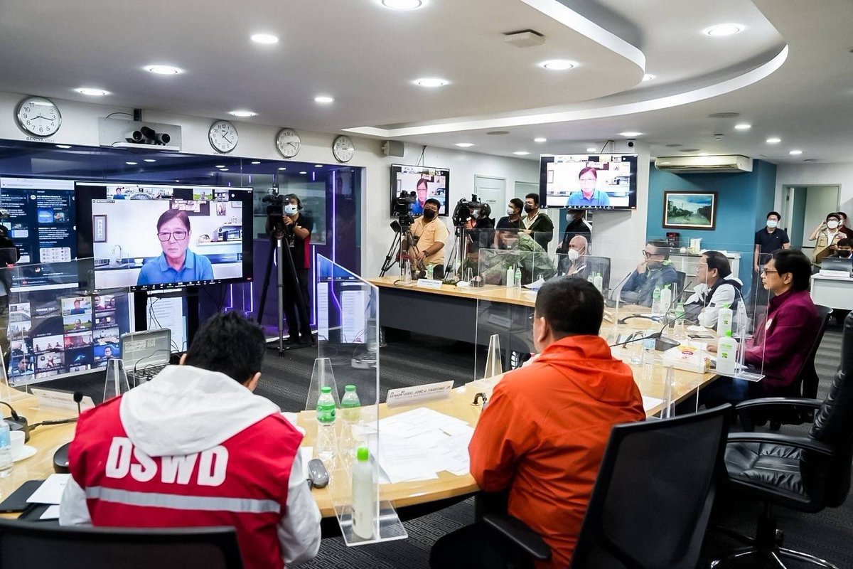 bongbongmarcos's tweet photo. Prayoridad natin ang pagbibigay ng malinis na inuming tubig at purifying systems, pagpapabalik ng kuryente partikular sa mga ospital at evacuation centers, at agarang clearing operations upang makarating ang ayuda sa mga lugar na sinalanta ng bagyong #PaengPH. https://t.co/dzNtKkb9y4