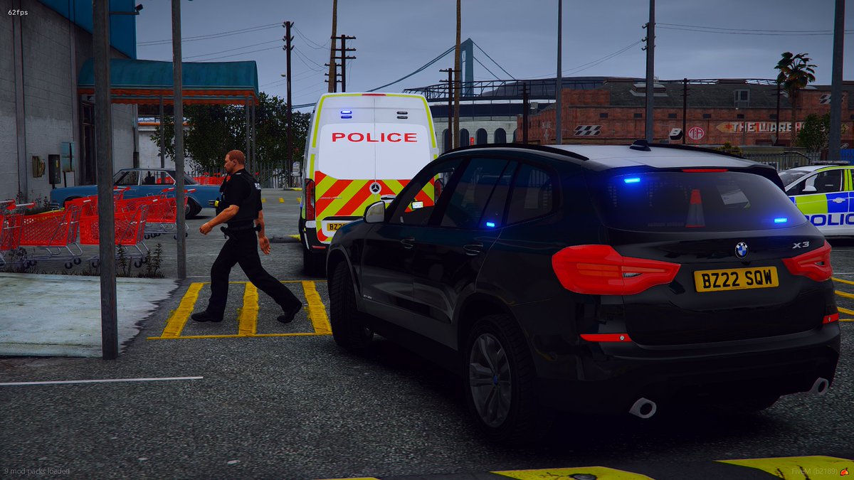 Smudge_58's tweet photo. Report of a violent incident inside the Mega Mall in Davis this morning... Force Support Unit alongside FRU (response team) respond ๐จ๐
4x people swiftly arrested for multiple offences and will spend the rest of the day in #ARoomWithoutAView ๐ฎ
#Fictional #FiveM https://t.co/dyedLCujnS