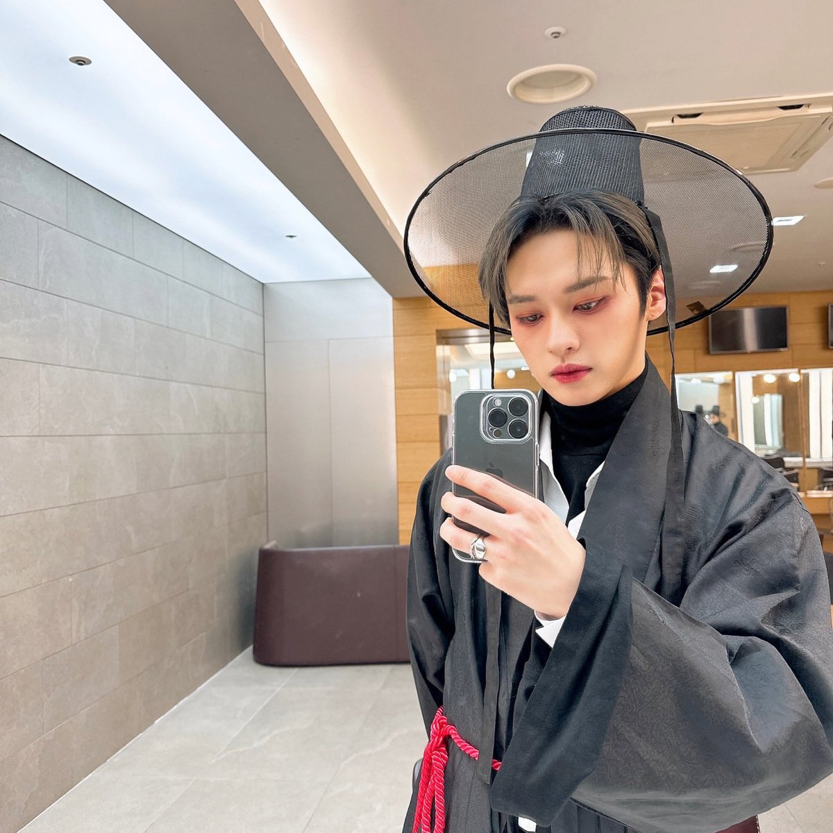 daily lee know tweet media