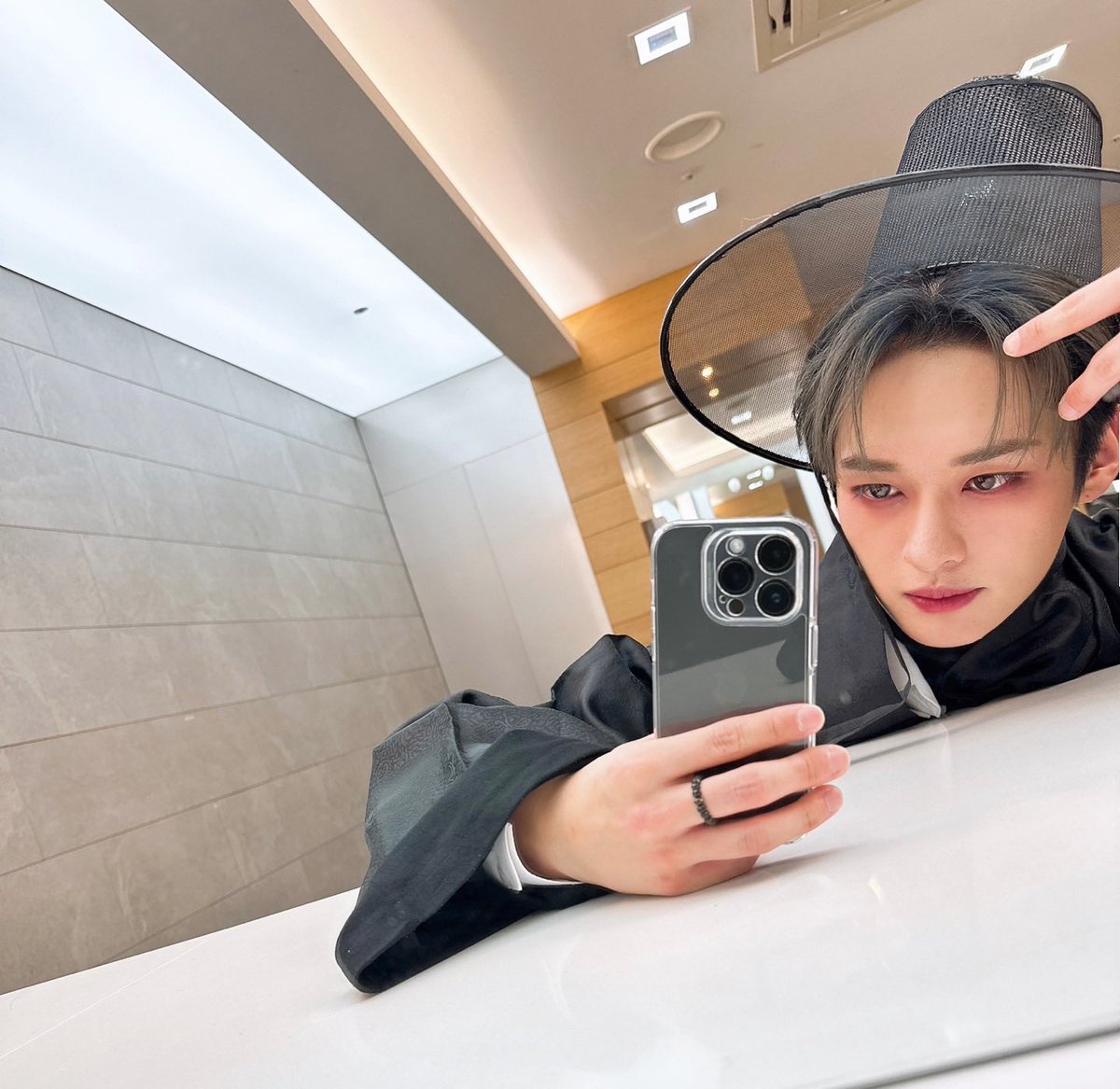 daily lee know tweet media