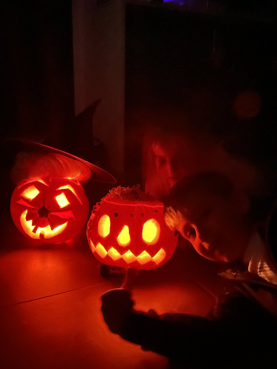 Jennylingard's tweet photo. Pumpkin carving for Halloween 👻 🎃 Charlie 3T and Lilly 1T @Beaconrise1 https://t.co/XiqDBB7nd0