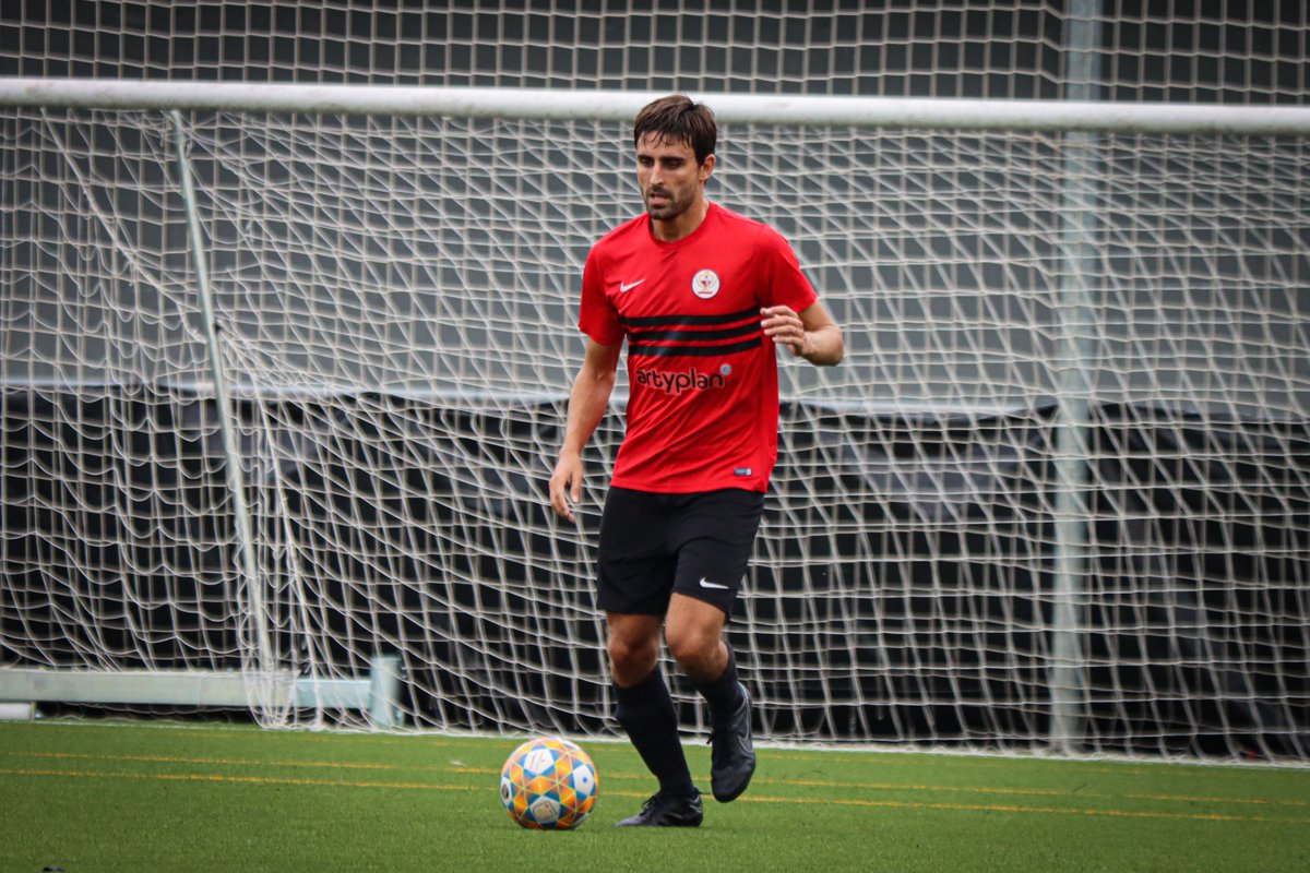 cftorello's tweet photo. AVUI: Derbi Osonenc de #1cat1 @UEVic_ 🆚 @cftorello a les 5 de la tarda al municipal vigatà. A Berga i a les 17:30 el Sènior Fem 🆚 @ceberga1913 #SomhiEquips #OrgullPescallunes🔴⚫️ https://t.co/OaWhpInsru