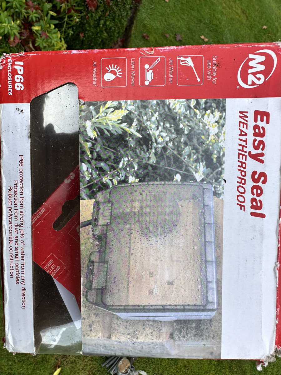 FastfixE's tweet image. Embarrassed by CEF’s M2 range today please explain to me how it’s IP66 rated yet the knockouts just fall out?? Is there a magic barrier I’m not seeing? Costing time and money to go and get a decent outside socket now…thanks @cefonline