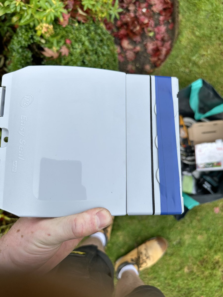 FastfixE's tweet image. Embarrassed by CEF’s M2 range today please explain to me how it’s IP66 rated yet the knockouts just fall out?? Is there a magic barrier I’m not seeing? Costing time and money to go and get a decent outside socket now…thanks @cefonline