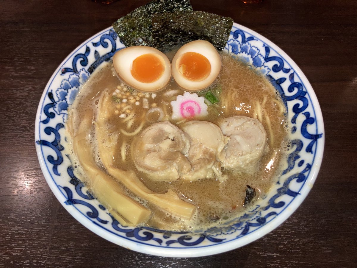 斑鳩の特製ラーメンで旨！