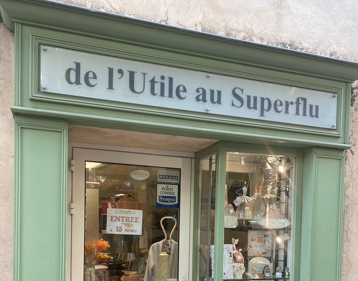 Albertini83160's tweet photo. Beaucoup d’émotion à la boutique « DE L'UTILE AU SUPERFLU, pour le départ à la retraite de Brigitte Adelé. Entrée le 6 octobre 1980, elle aura servi les Valettois durant 42 années  avec toujours gentillesse et bienveillance. Nous lui souhaitons une belle retraite.@lac alette83160 https://t.co/J50eUbOOzi