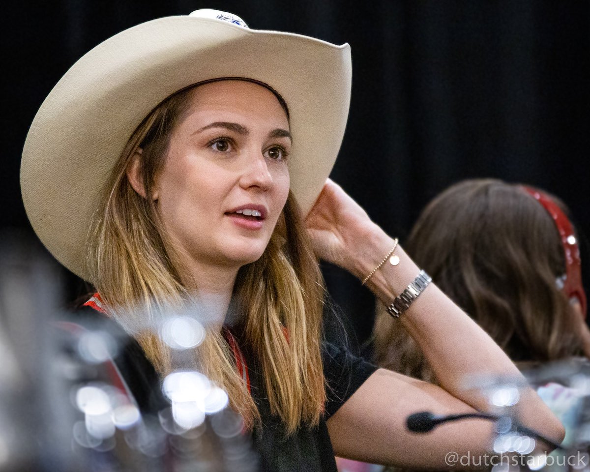 dutchstarbuck's tweet photo. Still one of my favorite looks… #KatBarrell at #EHCon2019 #WynonnaEarp #KaturdayWE https://t.co/BQrhSO3fjT