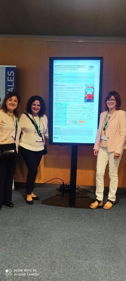 CuidadosLaFe's tweet photo. Tras ser finalistas a mejor poster en el congreso #15ANECORM, nuestras enfermeras @AusinaMJA, #RamiSoriano y #AmparoGisbert vuelven a casa.
"Mejora de la logística de la medicación en los maletines de parada y emergencia en un hospital de 3º nivel" @HospitalLaFe
Enhorabuena!! https://t.co/FZ2LI9xTh7