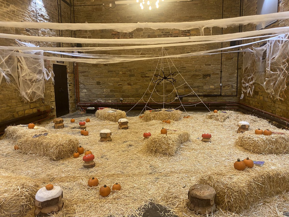 OakwellFriends's tweet photo. Come and join us in the barn for the final two days of Halloween at the Hall!!  

- Spooky stories
- Awful arts and crafts (including badge making) https://t.co/fnFekLr03J