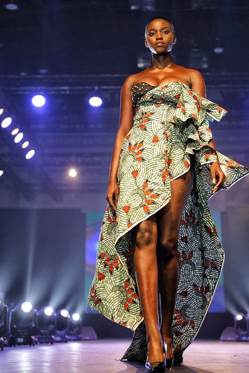 sholaanimashaun's tweet photo. Don't do a little when you can do much
Give your best at all times. That is what makes you the best.
No Gain Saying You are as good as your last performance.
Make it epic always.
-@sholaanimashaun
#DrSholaAnimashaun
#18AMAAwardfashion
#AMAAwards
#SAProduction https://t.co/N5tSfgnATb