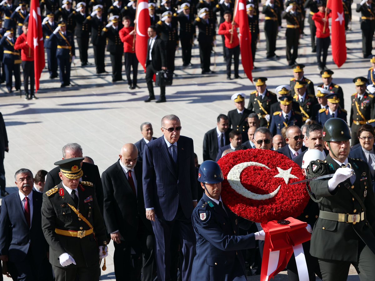 Milli Eğitim Bakanımız Sayın Mahmut Özer, Cumhurbaşkanımız Sayın Recep Tayyip Erdoğan başkanlığındaki devlet erkânıyla #29EkimCumhuriyetBayramı dolayısıyla Anıtkabir’de düzenlenen törene katıldı. @tcmeb @zuleyhaaldogan