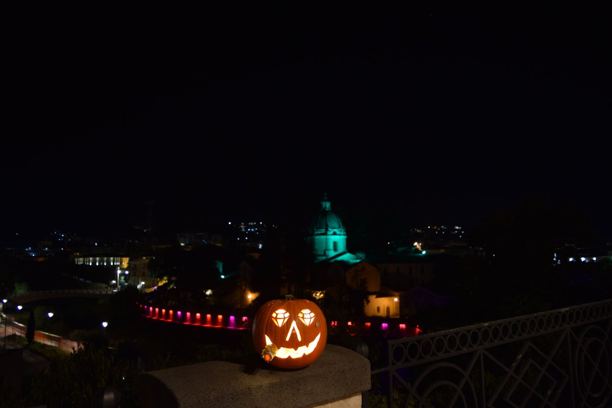Giasquilibrio's tweet photo. @realfatearther @SecretNetwork @AnonsNFT @COW_LEVEL_NODE @PrivacyDegen @node_vine @sienna_network @StashhApp @TheWaffleApe @JoeSchmoe527 Two Anons present to you their italian Jack-o'-lantern
Traits:
Eyes👉🏻 @StashhApp 
Nose👉🏻 @AlterDapp 
Burning Victory Cigar👉🏻 @SecretNetwork 
Hidden trait👉🏻 @Shade_Protocol pumpkin seed phrase
@realfatearther #secrethallowen $SCRT https://t.co/g8eXMQzhrS
