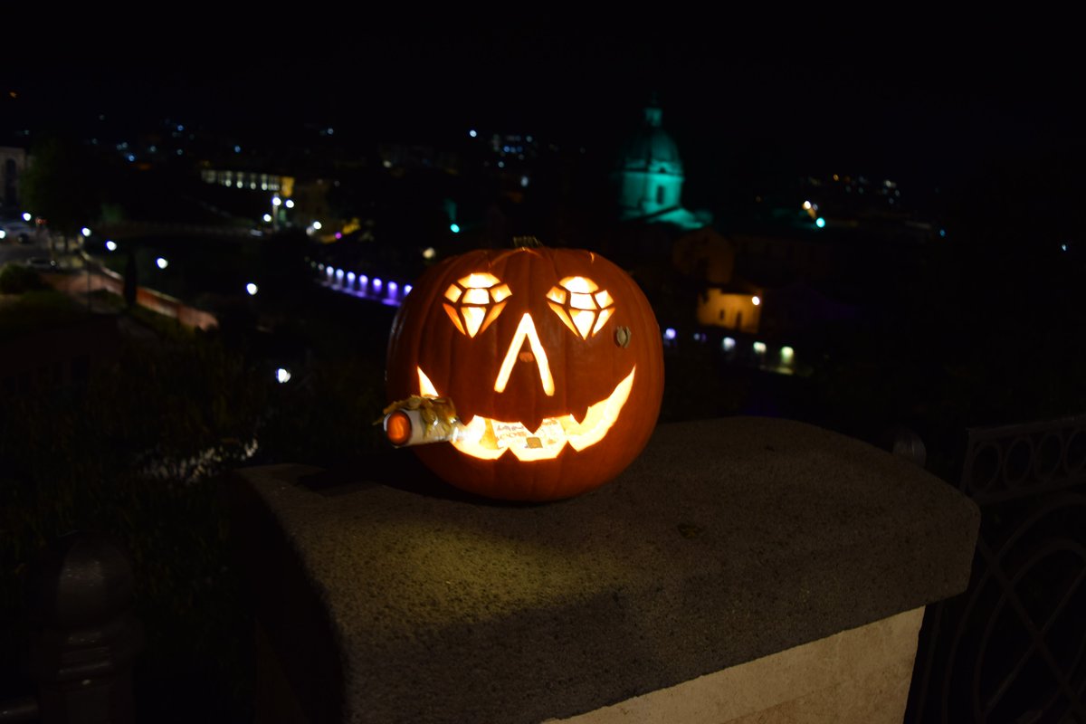 Giasquilibrio's tweet photo. @realfatearther @SecretNetwork @AnonsNFT @COW_LEVEL_NODE @PrivacyDegen @node_vine @sienna_network @StashhApp @TheWaffleApe @JoeSchmoe527 Two Anons present to you their italian Jack-o'-lantern
Traits:
Eyes👉🏻 @StashhApp 
Nose👉🏻 @AlterDapp 
Burning Victory Cigar👉🏻 @SecretNetwork 
Hidden trait👉🏻 @Shade_Protocol pumpkin seed phrase
@realfatearther #secrethallowen $SCRT https://t.co/g8eXMQzhrS