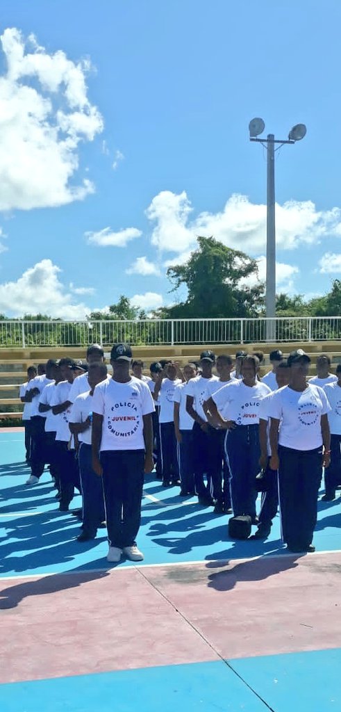 Dpcomunitaria's tweet photo. Averigua si en tu sector o municipio está nuestro sistema de formación y disciplina dirigido jóvenes menores de edad, llevado continuamente a través de la @policiard y nuestra @Dpcomunitaria.
#PolicíaJuvenilComunitario #programajuvenil #Sábado #disciplina #jóvenesconvalores https://t.co/I5WeZ2xUOo