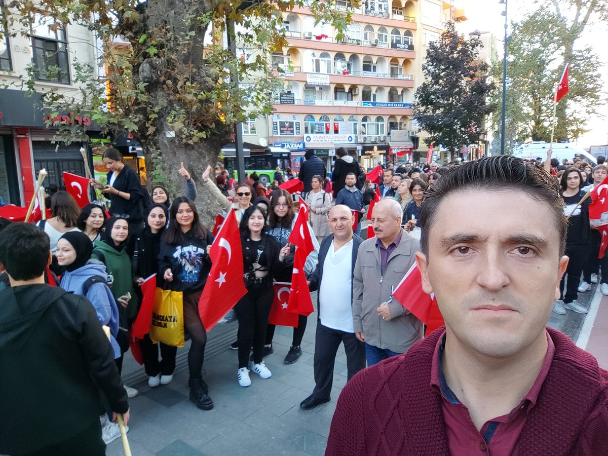 KanuniMTAL41's tweet photo. @KanuniMTAL41 @memkocaeli @MemIzmit @MSecgun Cumhuriyet Bayramı fener alayındayız... https://t.co/fBPvcM5OS3