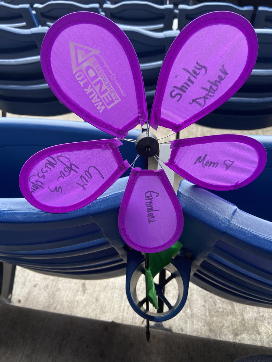 mathteach412's tweet photo. Walking to end Alzheimer’s! #ENDALZ #walk2endalz https://t.co/tR0picsUUr